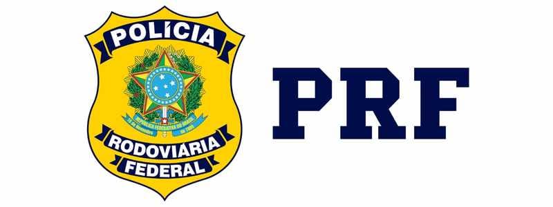 Brasão da Polícia Rodoviária Federal com fundo amarelo e detalhes em azul, ao lado da sigla "PRF" em letras maiúsculas e azul-escuro sobre fundo branco.