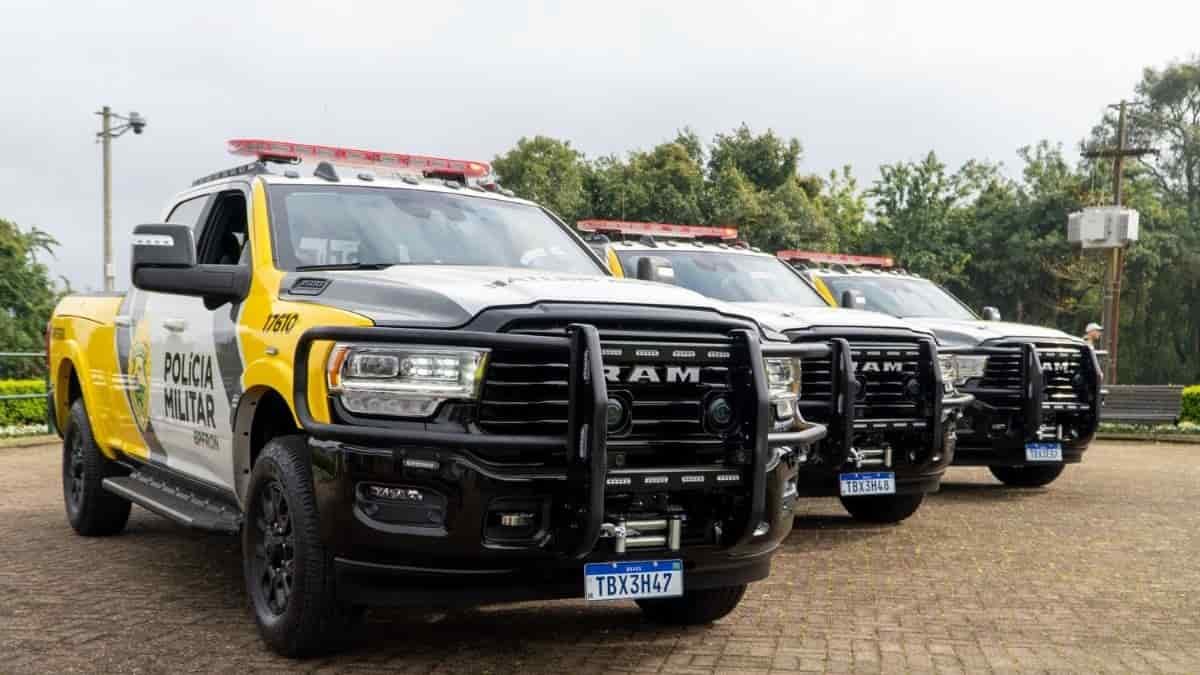 PMPR tem nova viatura: RAM 3500-Na imagem vemos viaturas RAM 3500 adaptadas para a Polícia Militar do Paraná, com pintura institucional em preto, branco e amarelo.