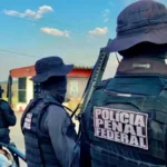 Policiais da PPF armados durante operação em unidade federal enquanto SENAPPEN organiza novo curso de formação